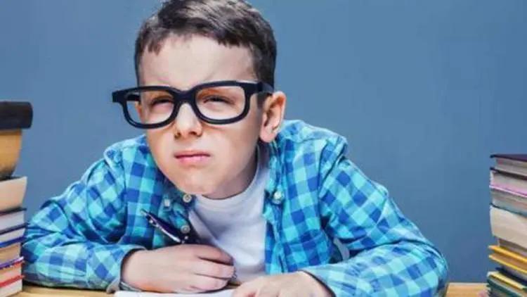 小孩盲目使用神奇眼药水风险大 (小孩子用什么眼药水可以保护眼睛)