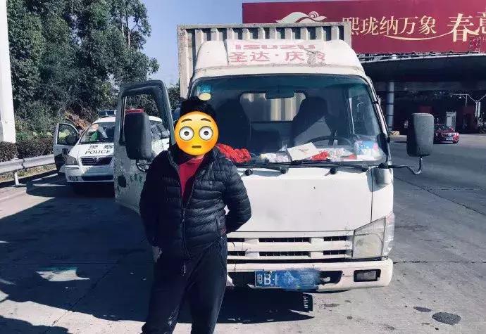 春运车站滞留百万人,春运车厢最多挤多少人