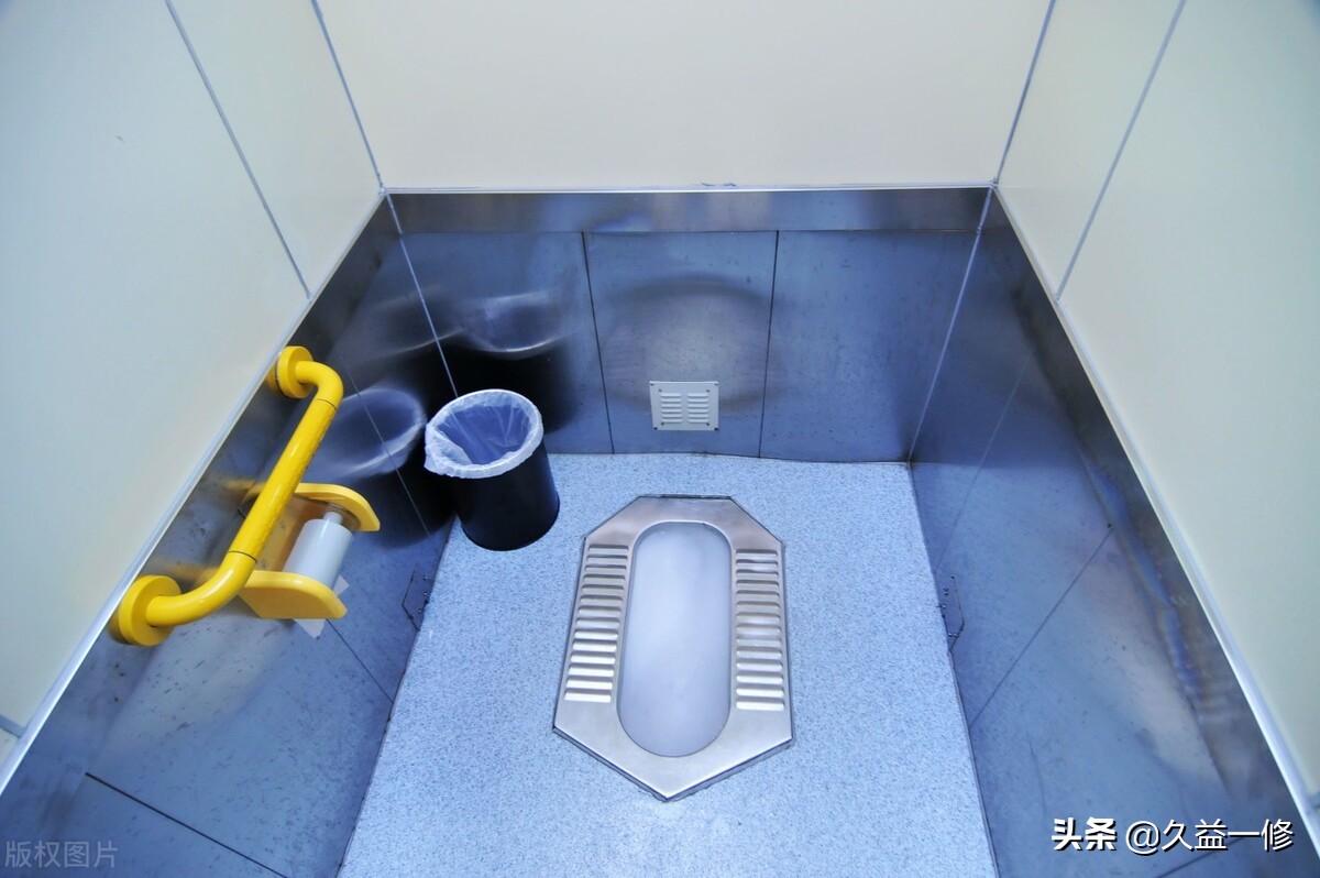 蹲便马桶漏水维修视频,蹲厕旁边漏水快速修复