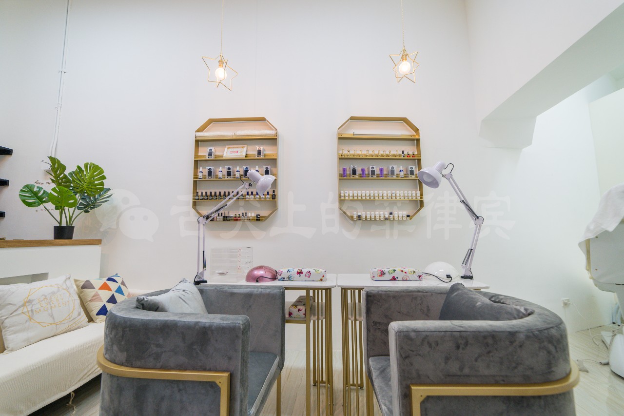 90后美女开了一家美容院,90后美女开直营店