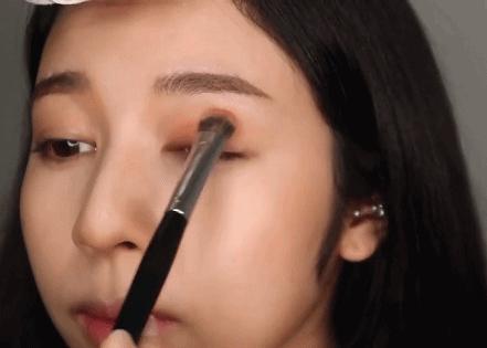 韩系秋日焦糖妆,秋日高级感妆容全靠它