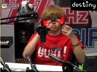 饭圈鞠婧祎虞书欣搞笑,虞书欣蹭饭王耀庆一个眼神秒怂