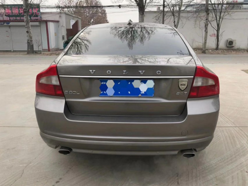 企业倒闭了，老板为了发工资把家里的沃尔沃S80卖了，等着车商来