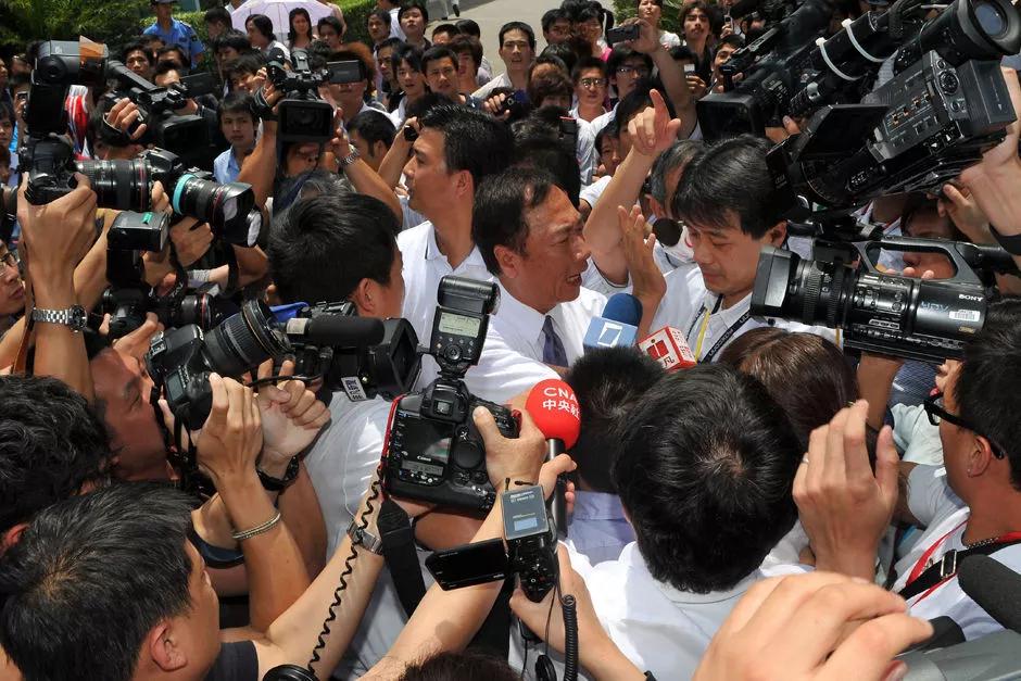 「慢点•观察」三个男人“卡位战”谁更胜一筹?