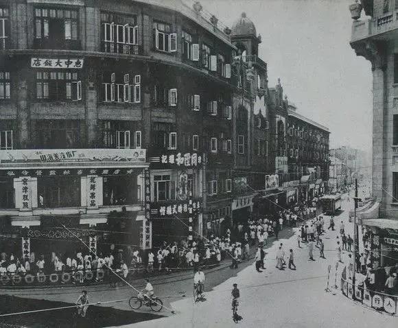 漠河舞厅爆火钢琴,漠河舞厅广场舞最火