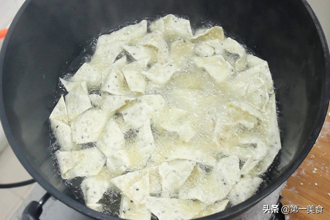 甜炸麻叶的正确和面方法,炸麻叶如何和面才能更酥脆