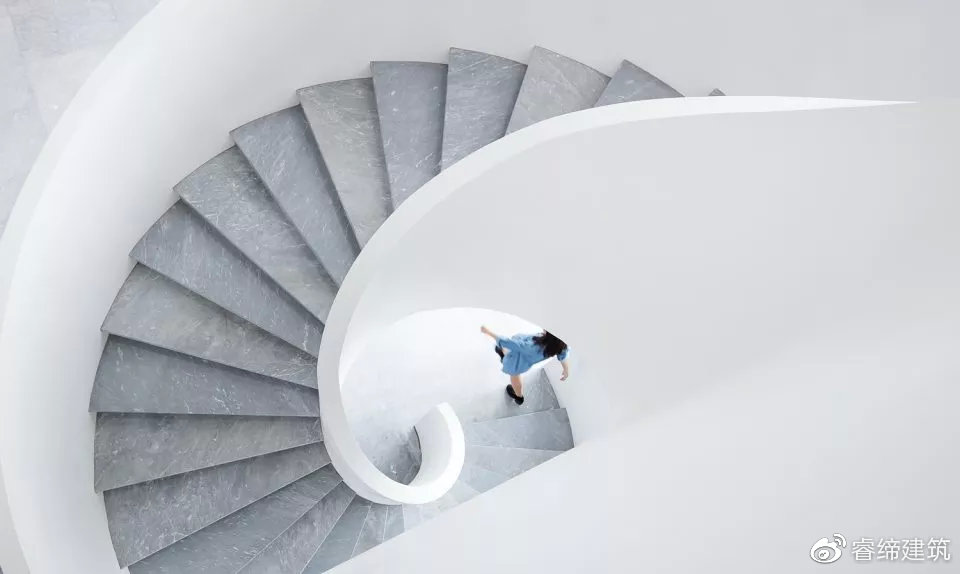 360度旋转楼梯的做法全过程,旋转楼梯和普通楼梯对比图片