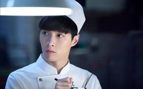 张艺兴颜值巅峰pk鹿晗的颜值巅峰,张艺兴由歌手到演员的跨界