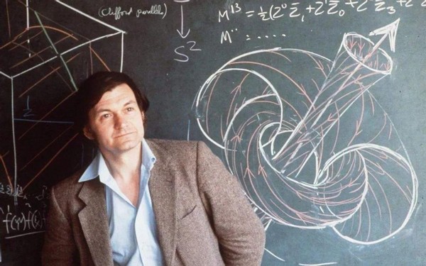 宇宙中的黑洞到底有多大,宇宙里的黑洞是不是不一样的世界