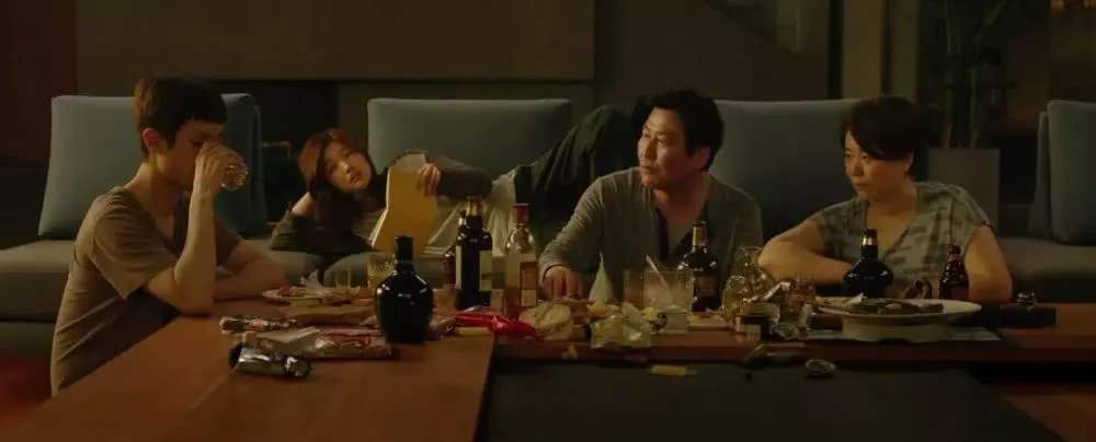 韩国寄生虫电影解析,韩国高分电影寄生虫全篇