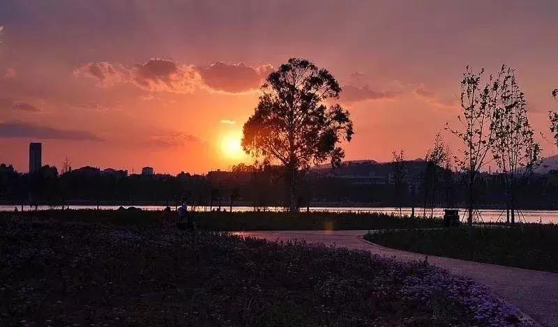 云南昆明小西湖,距离昆明3个小时车程的绝世仙境