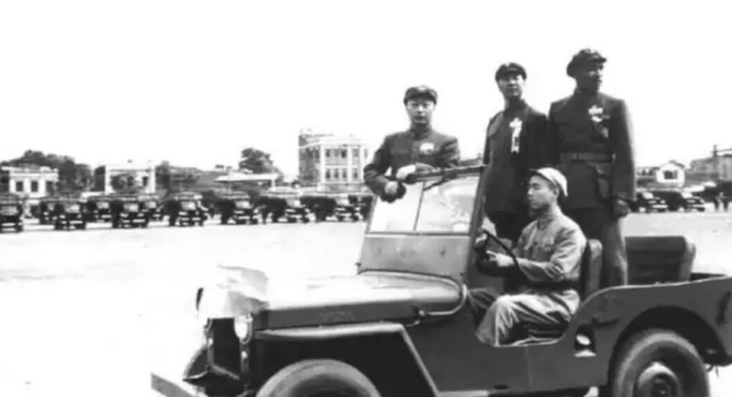 车牌号小细节泪目，穿越70年，来看开国大典背后的故事