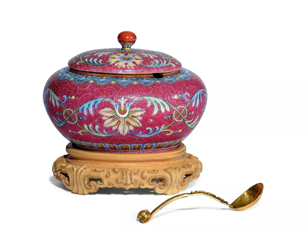 男子带袖珍“小茶壶”鉴宝，专家佩服不已，直呼你胆子真大