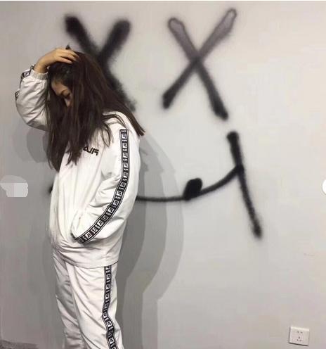 连帽卫衣推荐秋冬款怎么搭配,卫衣时尚减龄穿搭女