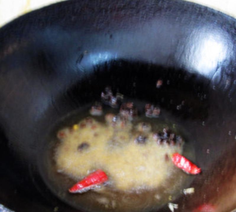 炸完食物的油能不能再用,炸完东西的油怎么处理才没有渣子