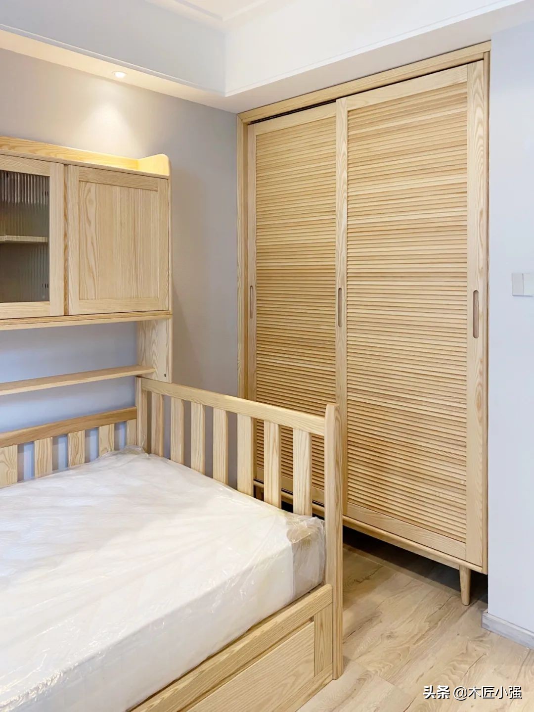 衣帽间玻璃移门轻奢,玻璃衣帽间轻奢