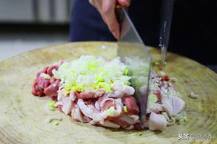 灌汤水饺的做法步骤,灌汤水饺做法全过程