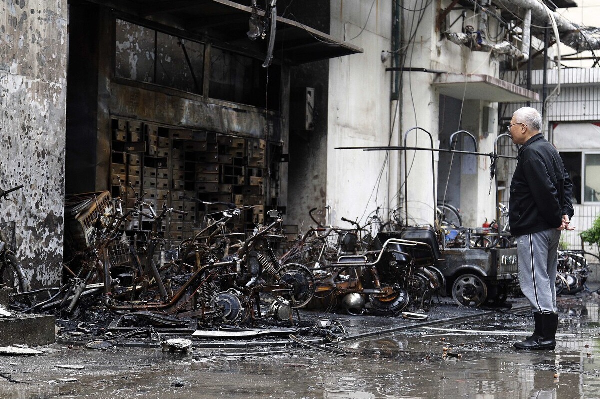 电动车自行车充电有哪些安全要求,电动车不规范充电有什么后果