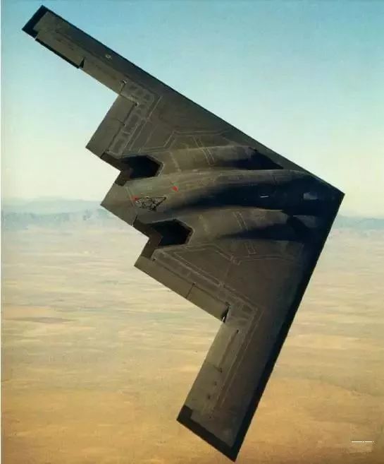 飞机翅膀那么薄为什么能托起机身,飞机翅膀的翼稍小翼有几种