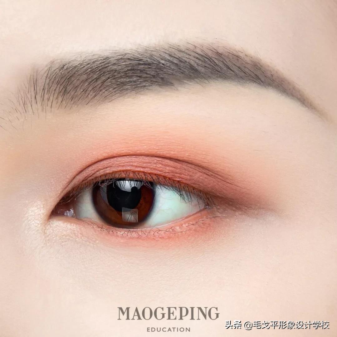手把手教你画精致的妆,化妆前后差距大的变装