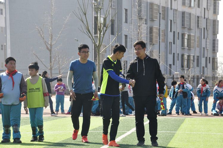 枣庄市建设路小学足球比赛,枣庄薛城区临山小学足球比赛