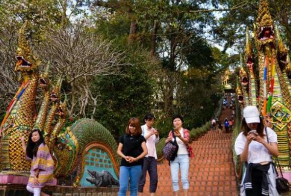 娶人妖为妻是啥感觉？小伙迎娶人妖皇后，表示甜蜜中带点小尴尬