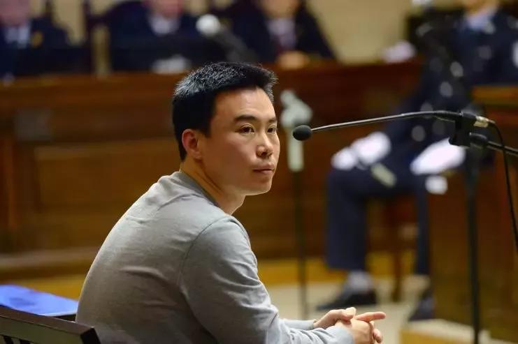 欠信用卡的钱还不上了,欠快播一个会员王欣当场落泪