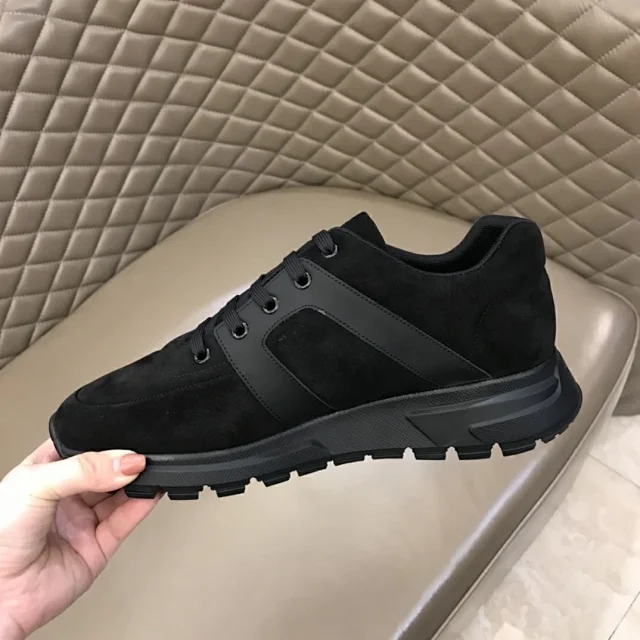 普拉达爆款鞋,普拉达2022年新款限量版