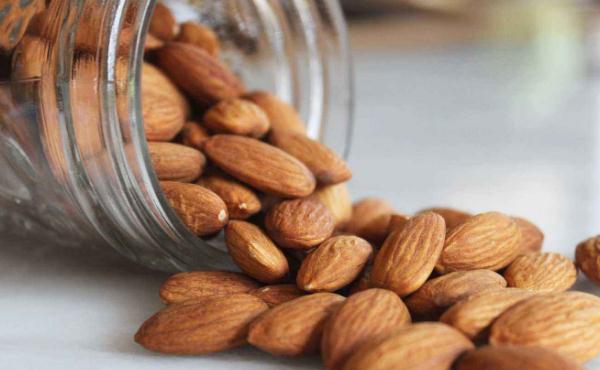 杏仁七白饮的功效和作用主治,新疆的香杏仁有什么功效和作用