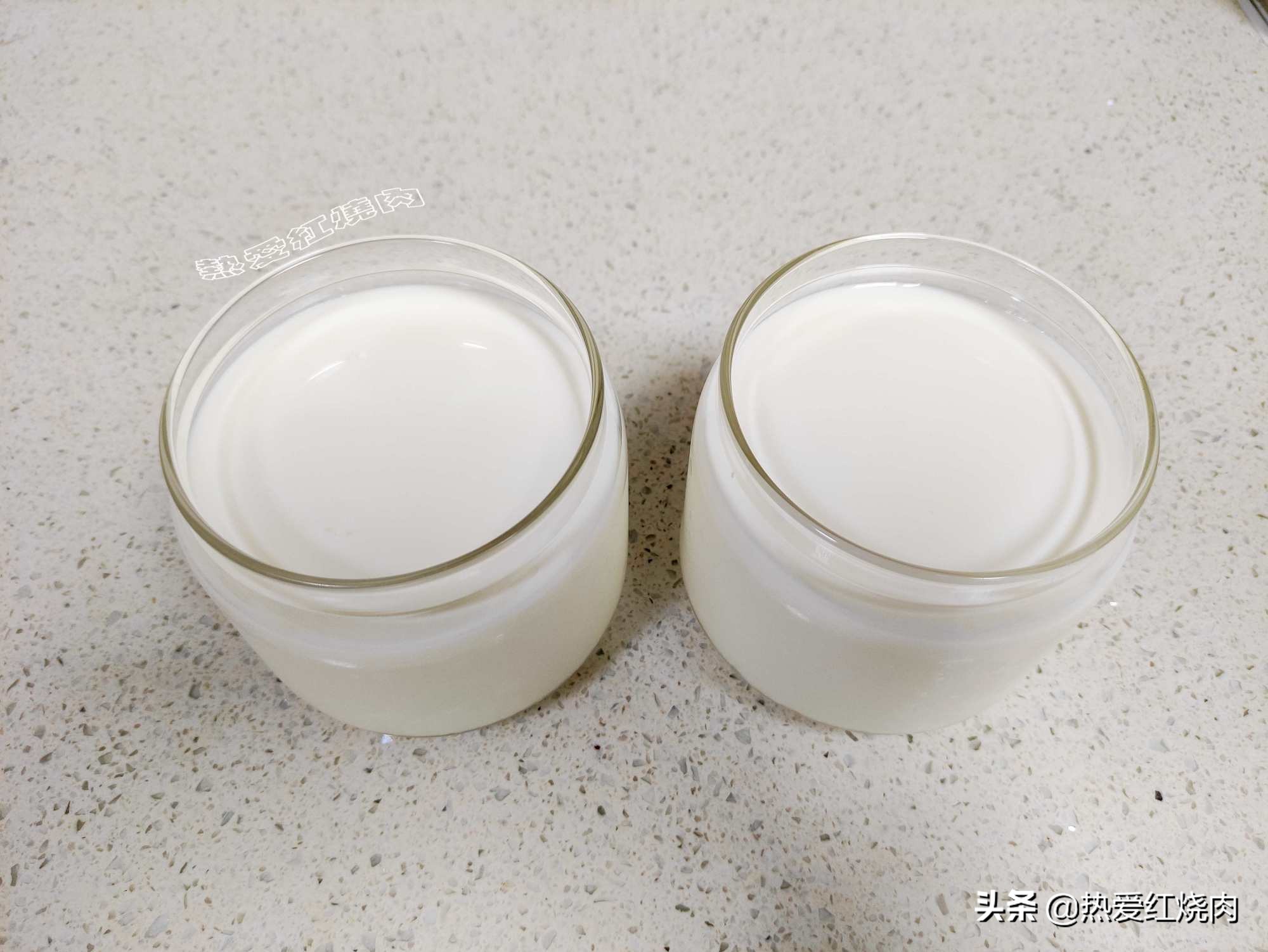 自制酸奶不酸不甜但粘稠拉丝,配方奶做酸奶几勺配500ml水