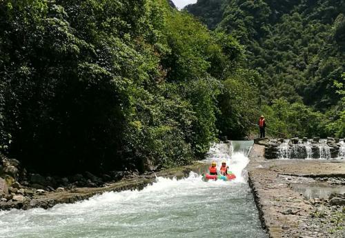 武义神龙峡漂流和九龙谷哪个好玩,重庆神龙峡漂流攻略一日游多少钱