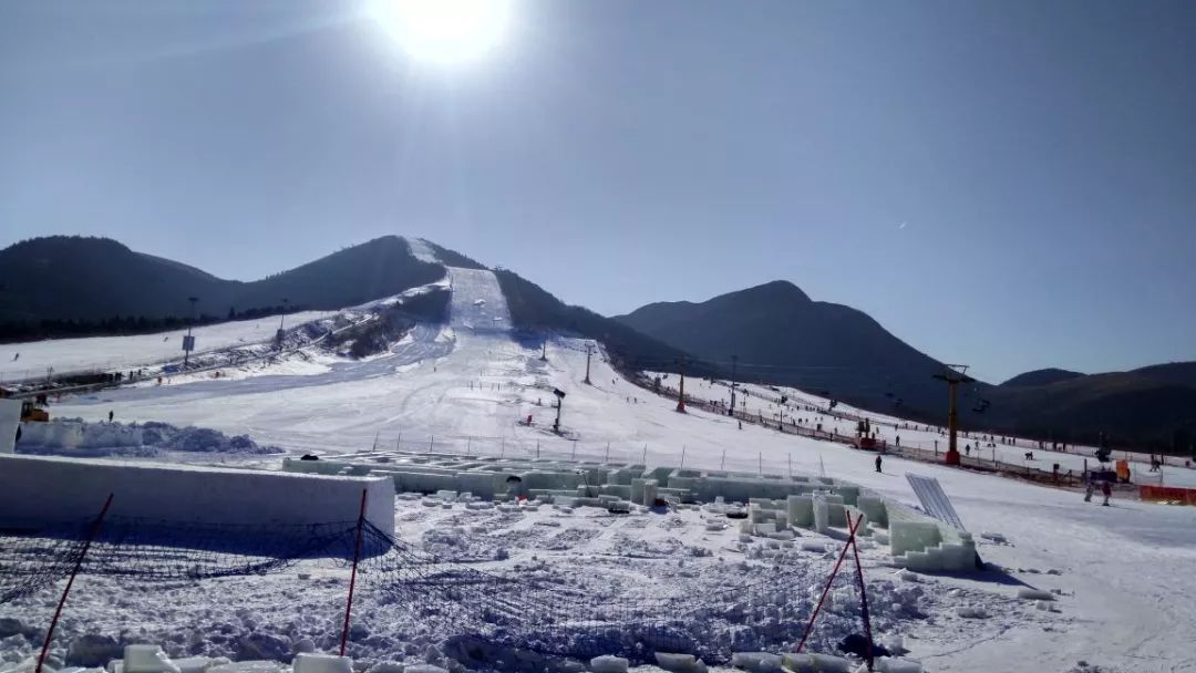 北京最近周边景色最好看的滑雪场,目前北京规模最大的滑雪场是哪个