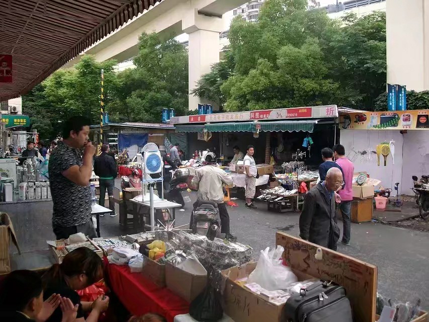 过年摆地摊赚10万的诀窍,春节期间摆摊什么最赚钱