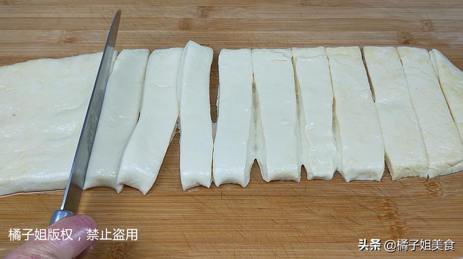 家常油条的做法酥脆又好吃,油条的家常做法酥脆松软教程