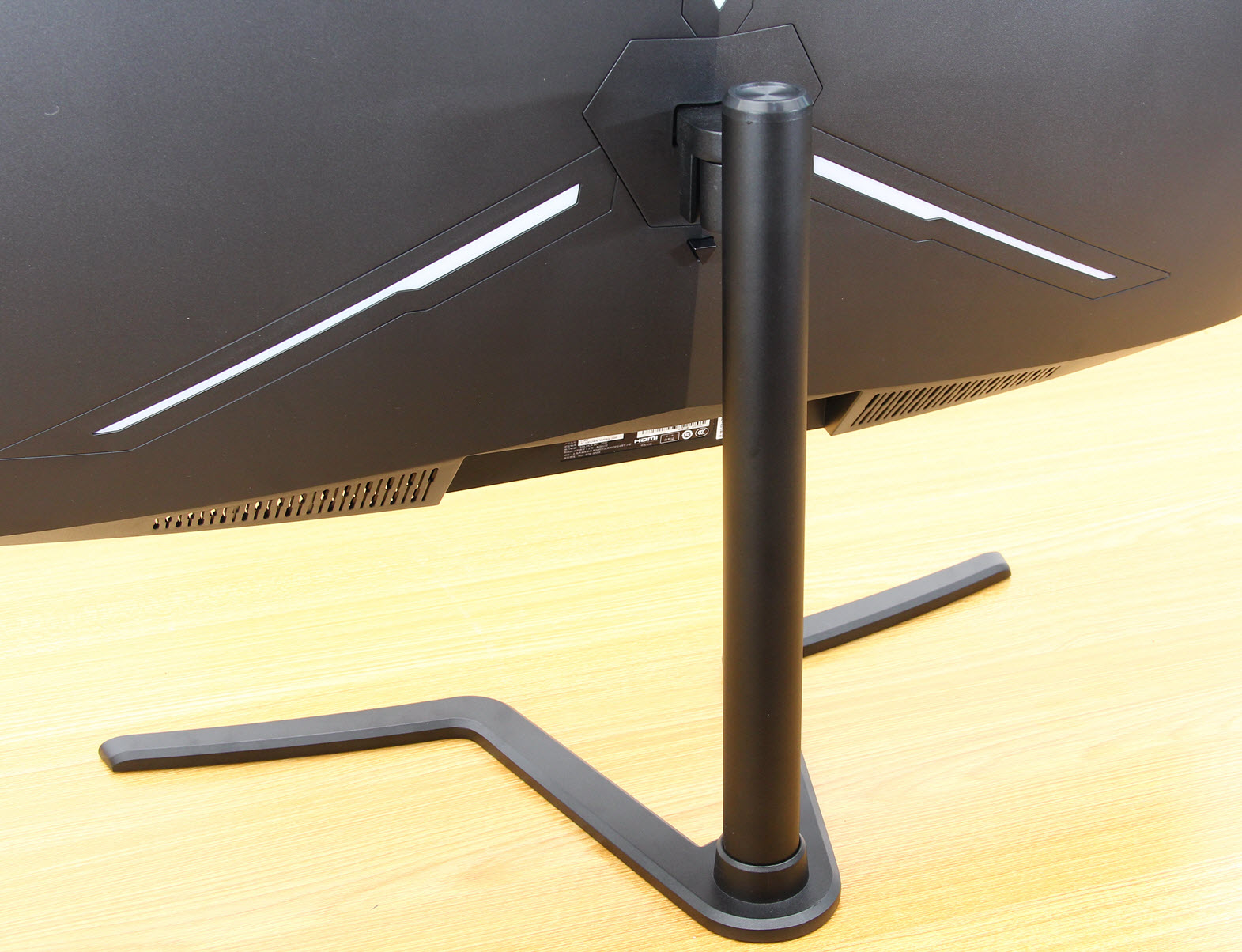 微星显示器32寸量子点屏,背光技术