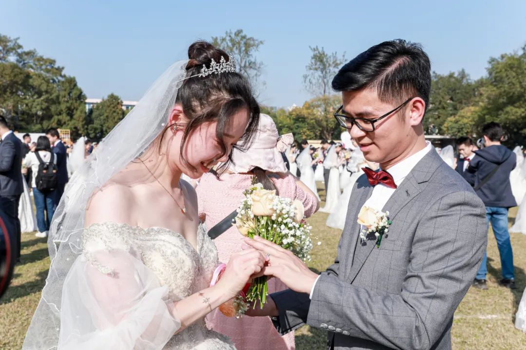 李兰娟致敬院士视频,致敬李兰娟院士的诗朗诵