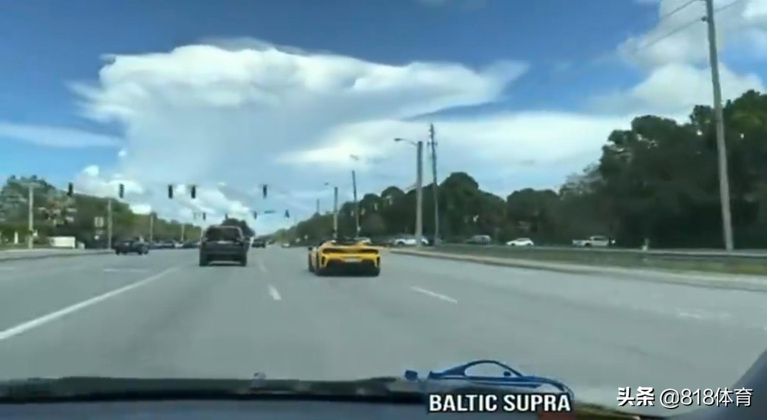 乔丹抽雪茄开法拉利的视频,球迷偶遇乔丹开超跑