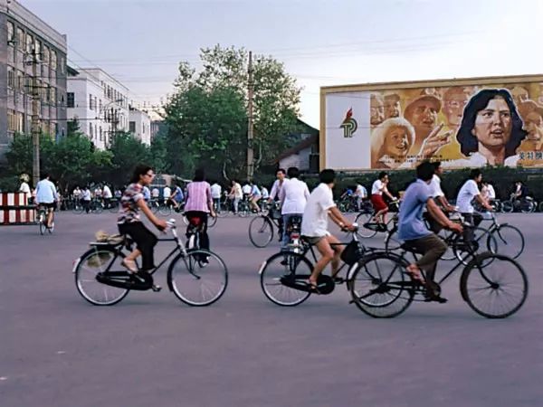 这瓶酒是一代成都人的回忆，每次回去都会买来和父亲喝