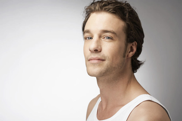 好发于男性的长骨造釉细胞瘤，常采用手术的方式进行治疗