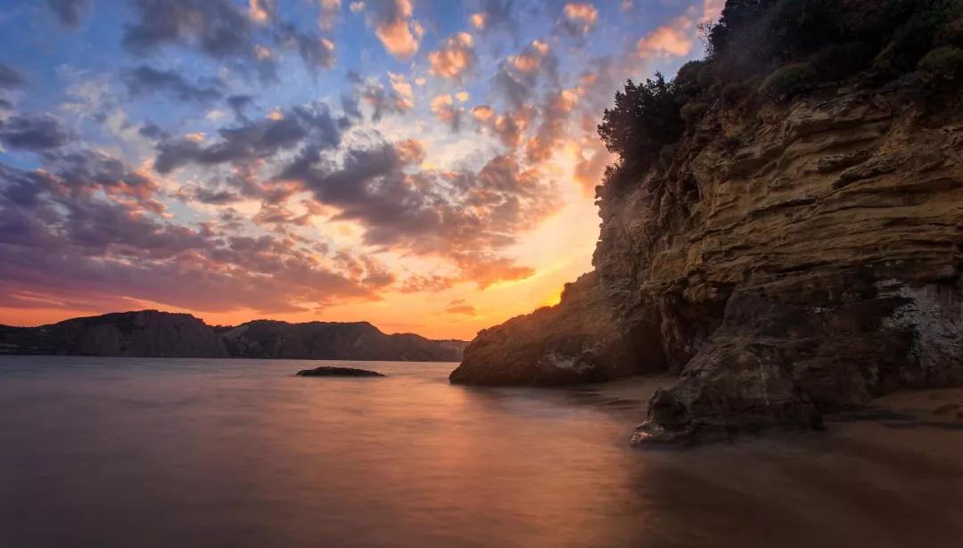 圣罗兰最经典的衣服,圣罗兰最经典款的衣服