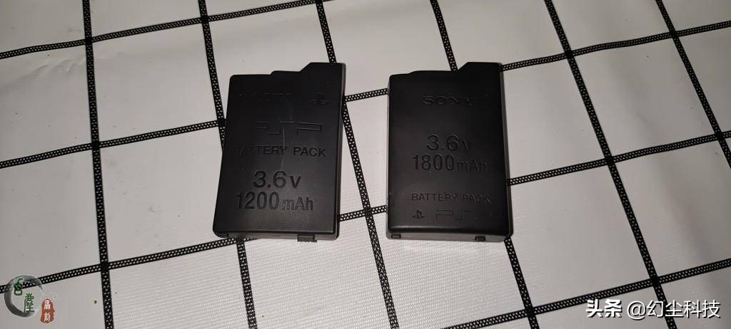 psp老式游戏掌机,收拾屋子的时候发现一个手机