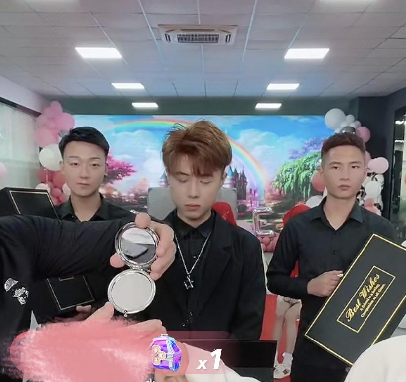 殷世航的财富密码！装疯卖傻五小时收入4500万，小丑竟是我自己