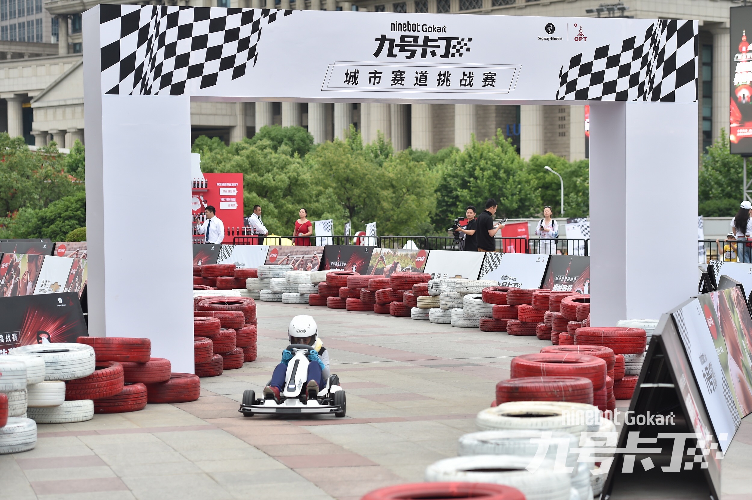 奔跑在CBD的九号卡丁车赛