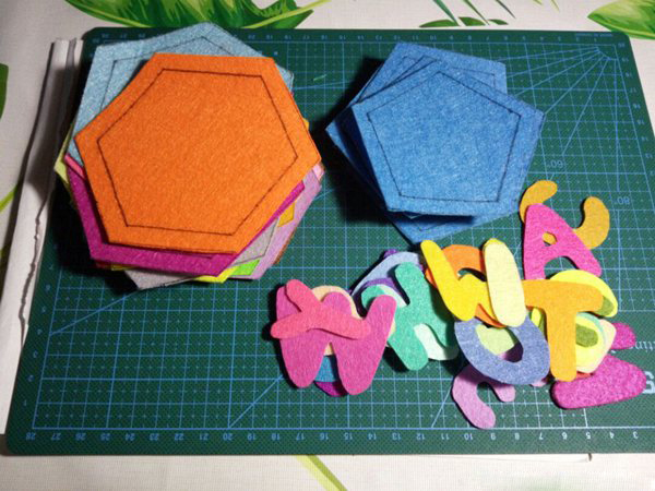 不织布足球平面图,布艺足球的做法图解