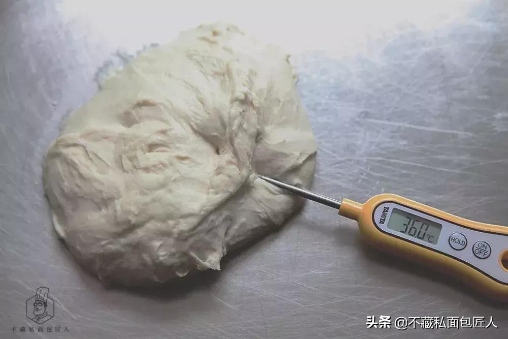 面团特别粘手怎么补救啊,发酵好的面团很粘手怎么回事