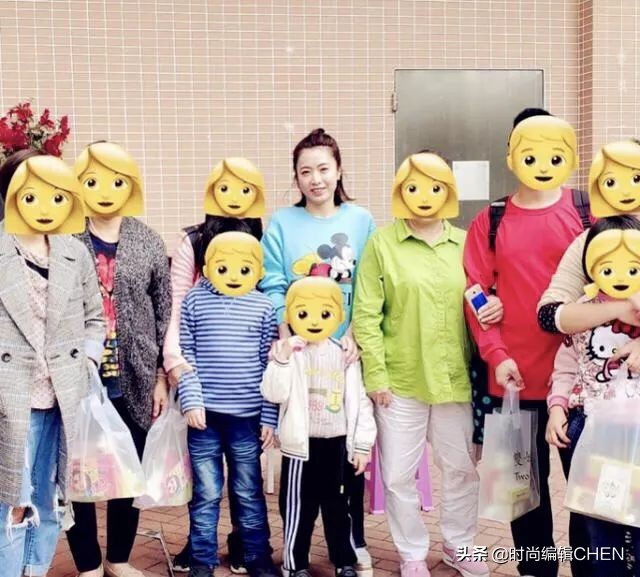 刘銮雄娇妻甘比做义工,刘銮雄携娇妻恩爱亮相