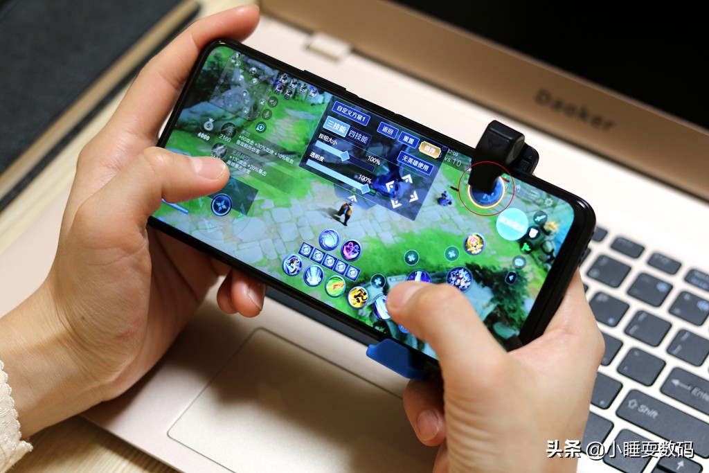 吃鸡手游怎么玩四指操作,吃鸡手机身法最好的五指操作