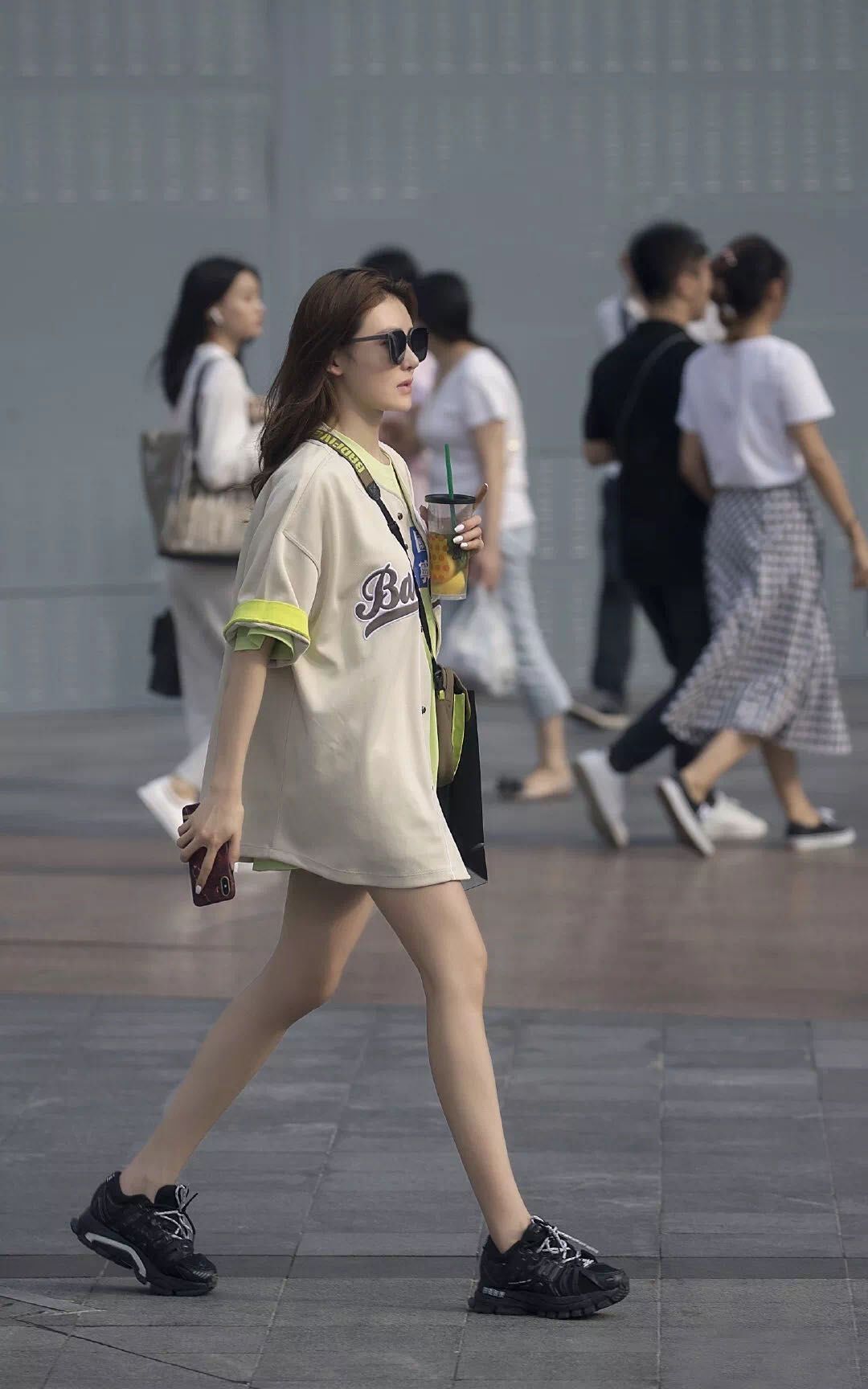 春季如何将基础款穿得高级又时髦,初春穿搭参考春日怎么穿有回头率