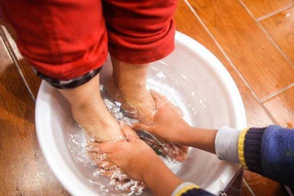 体内寒气太重会引起什么症状,体内寒气重表现