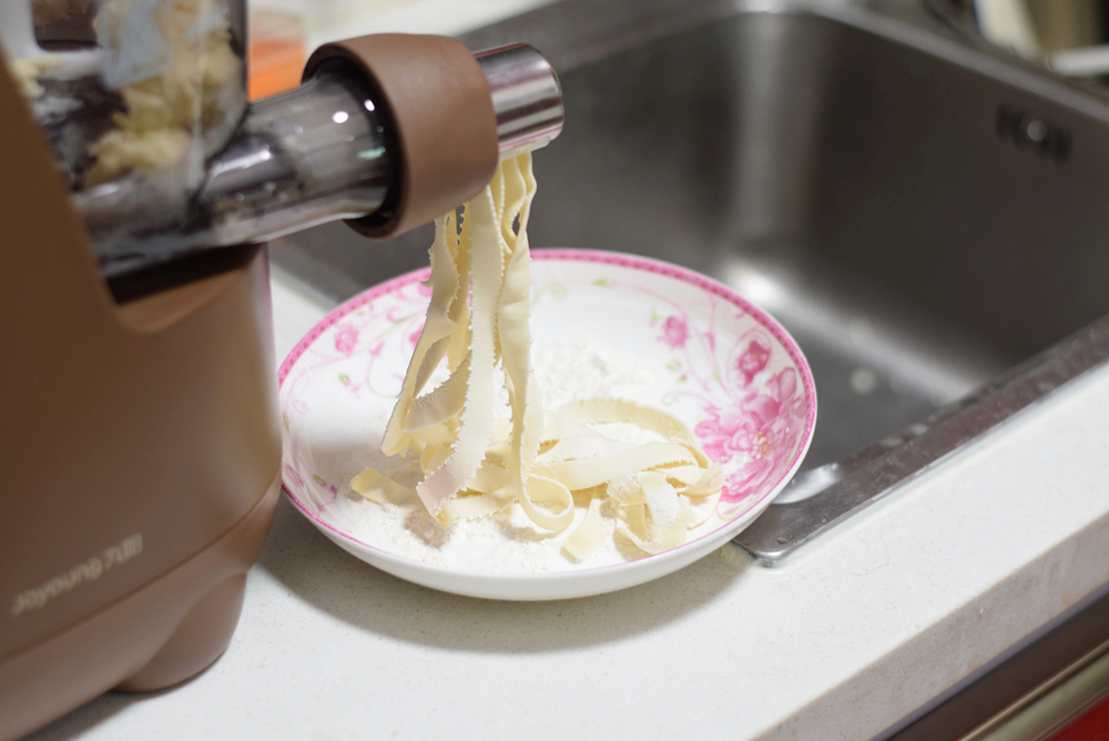 最简单做自动面条机,教你做小型手工面条机